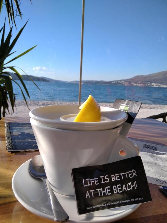 Apartment Alegria In Okrug With Heated Pool, Sea View, Jacuzzi, Wifi トロギール エクステリア 写真