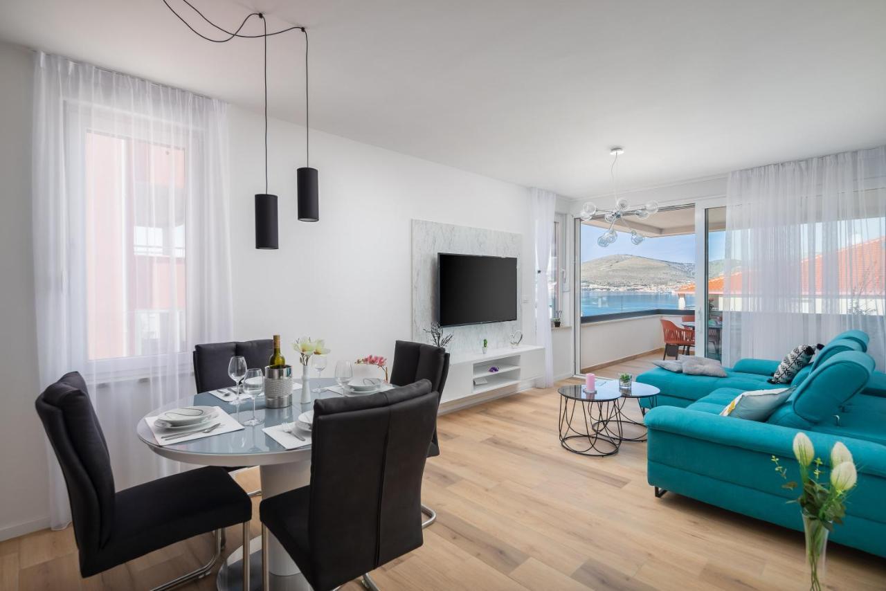 Apartment Alegria In Okrug With Heated Pool, Sea View, Jacuzzi, Wifi トロギール エクステリア 写真