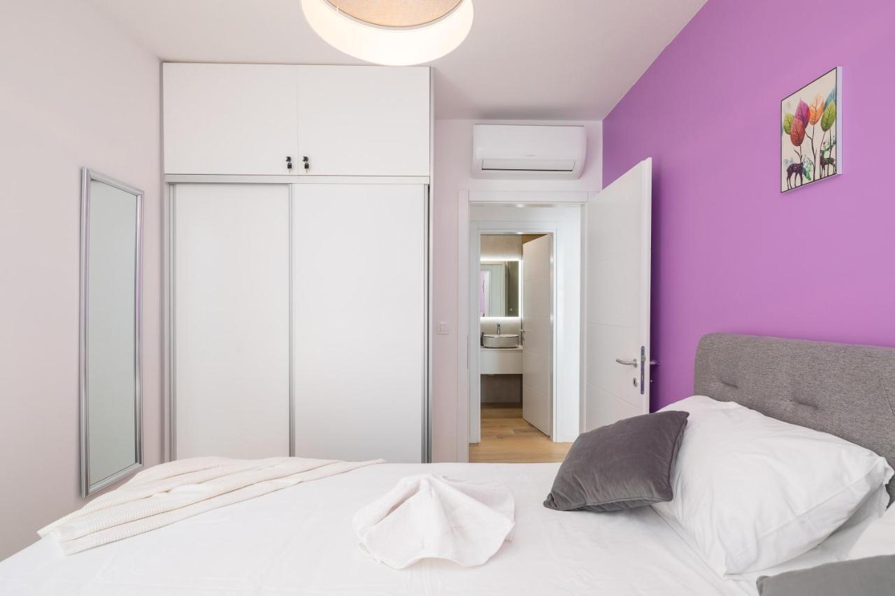 Apartment Alegria In Okrug With Heated Pool, Sea View, Jacuzzi, Wifi トロギール エクステリア 写真