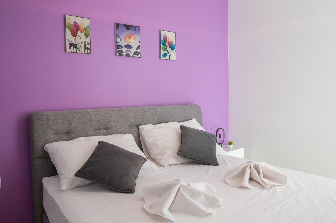 Apartment Alegria In Okrug With Heated Pool, Sea View, Jacuzzi, Wifi トロギール エクステリア 写真