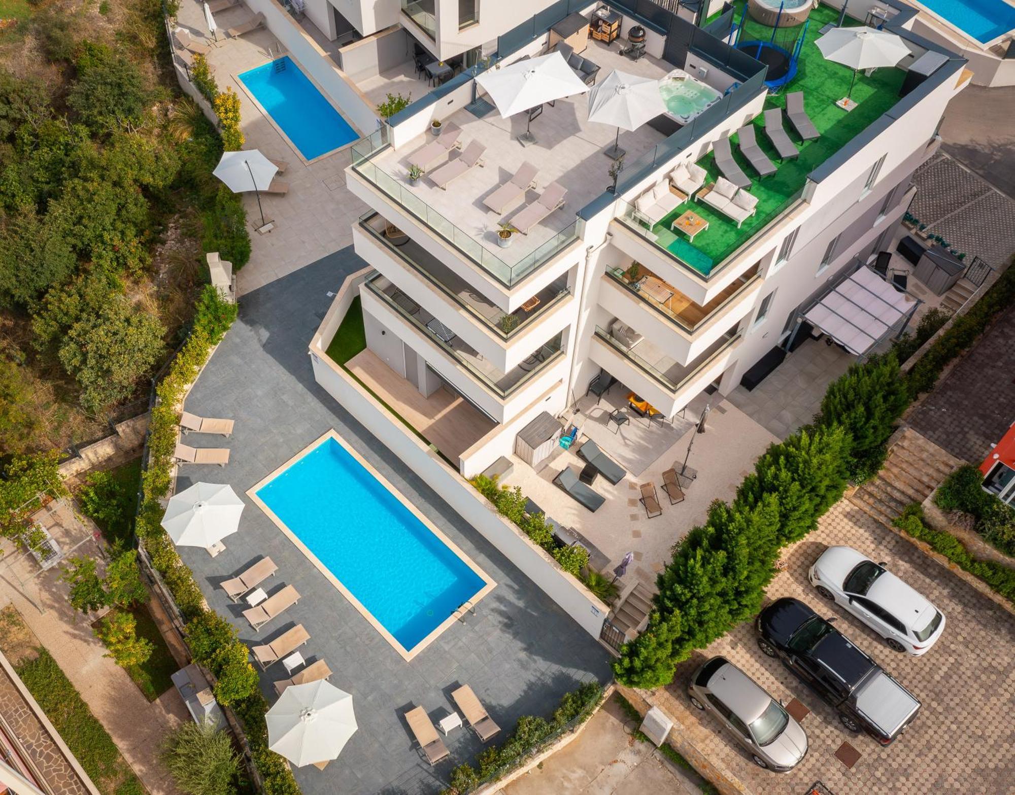 Apartment Alegria In Okrug With Heated Pool, Sea View, Jacuzzi, Wifi トロギール エクステリア 写真